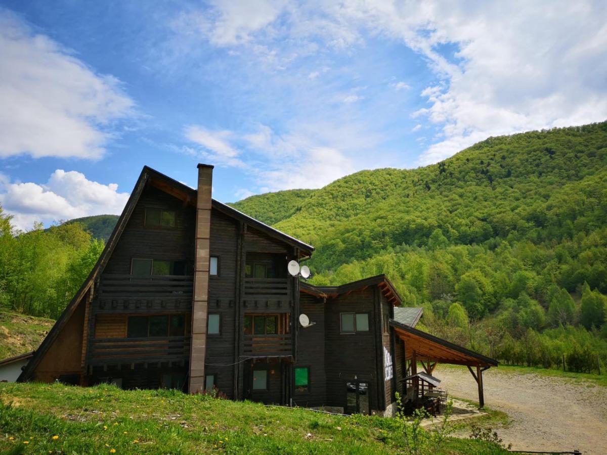 Pensiunea Izvorul Bucuriei Siriu Exterior photo